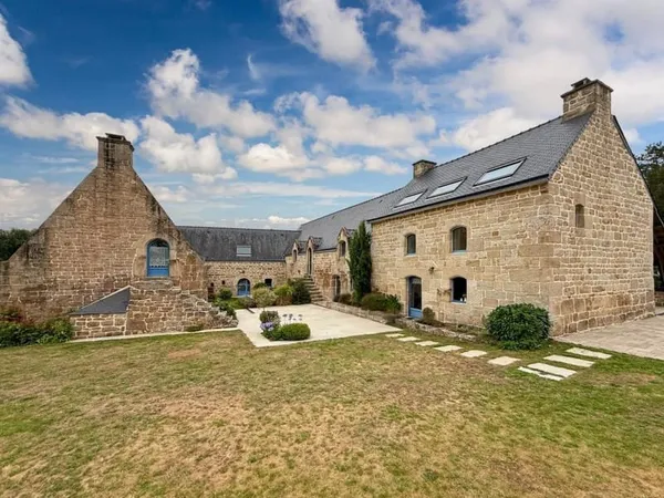 Maison de charme de 10 pièces de 377m2 en vente à Melran