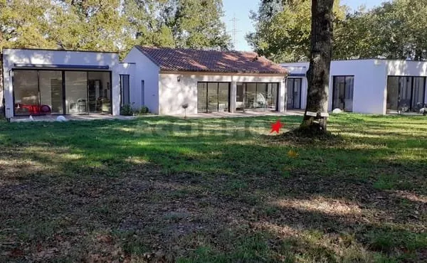 SUPERBE VILLA CONTEMPORAINE DE PLAIN PIED