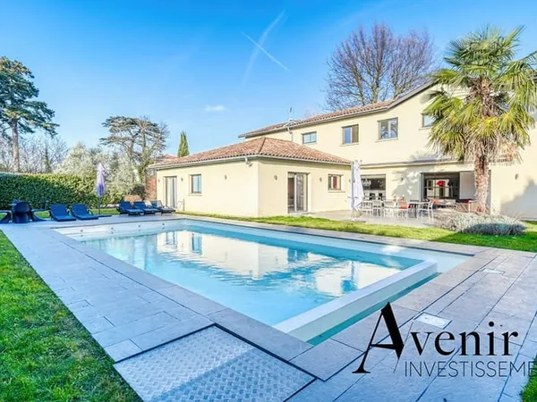 Ecully - Maison 7 pièces 300 m2 + 125 m2 sous sol - piscine