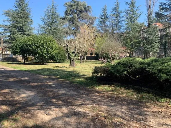 Terrain constructible 870 m²