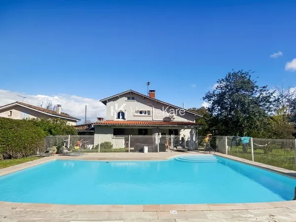 SECTEUR RARE MAISON CENTRE-VILLE AVEC PISCINE