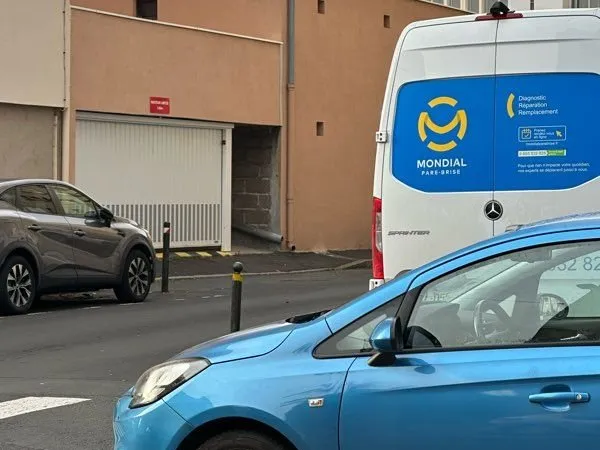 Garage fermé sécurisé avec compteur électrique - idéal voiture électrique