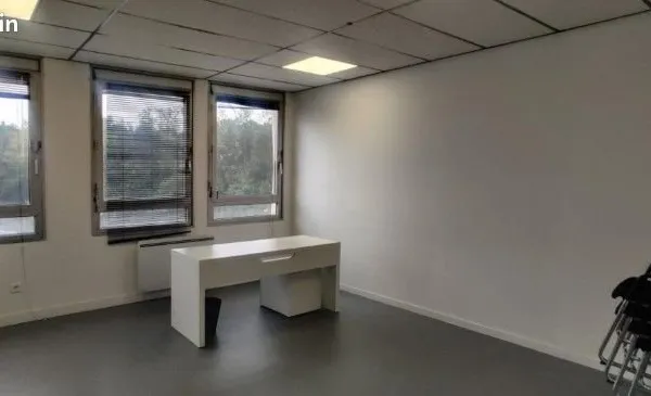 À vendre - Locaux de bureaux 142 m² avec cuisine - Ris-Orangis (91130)