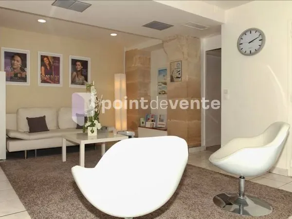 Local commercial 110 m²
