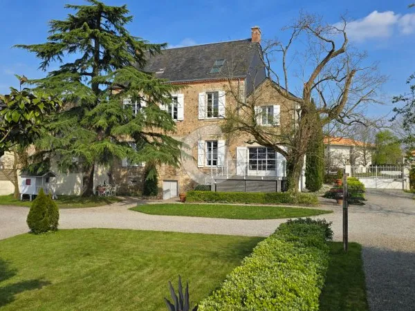 PROPRIÉTÉ 9 PIECES - 274M² À VENDRE À BELLEVIGNY