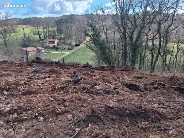 Terrain constructible exposé au sud sur les hauteurs de Montignac Lascaux