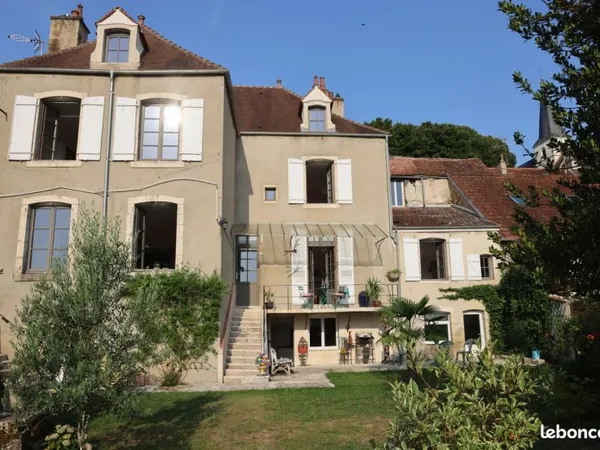 MAISON 290m2 entièrement rénovée et charme de l'ancien