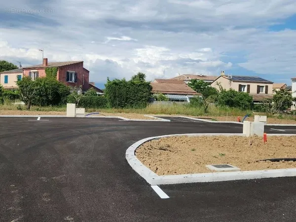 Terrain 300 m² à La Crau
