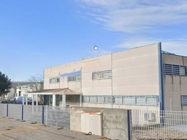 A vendre la Farlède local d'activité de 1900 m2 sur 2250 m2 de terrain