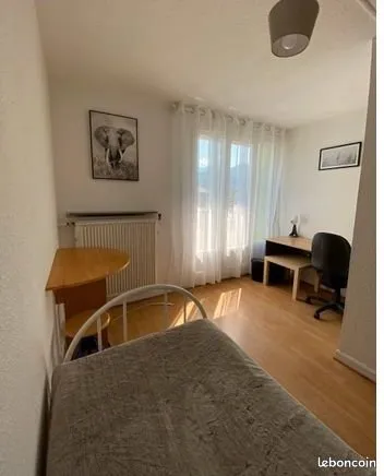 Chambre meublee