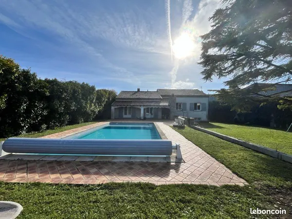 Vend maison 5 pièces - 120m2 Roullet St-Estephe