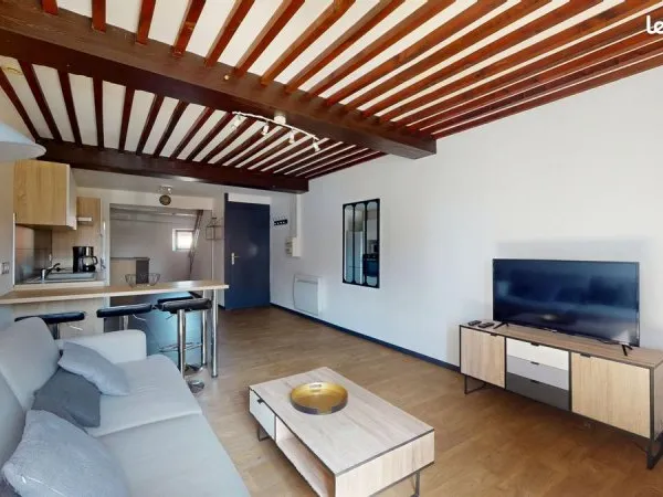 Duplex 72 m² rénové — Centre-ville, Place de la Halle