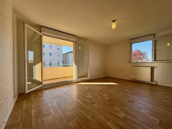APPARTEMENT T3 AU 1er ÉTAGE