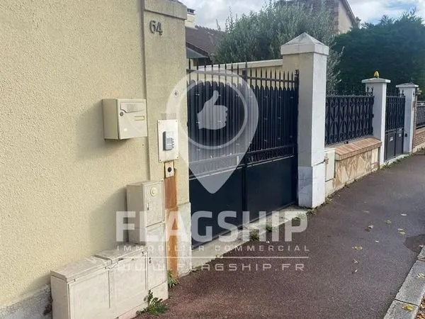Local 113 m² LES PAVILLONS SOUS BOIS