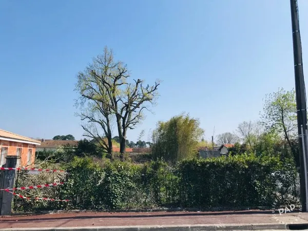 Terrain 695 m²