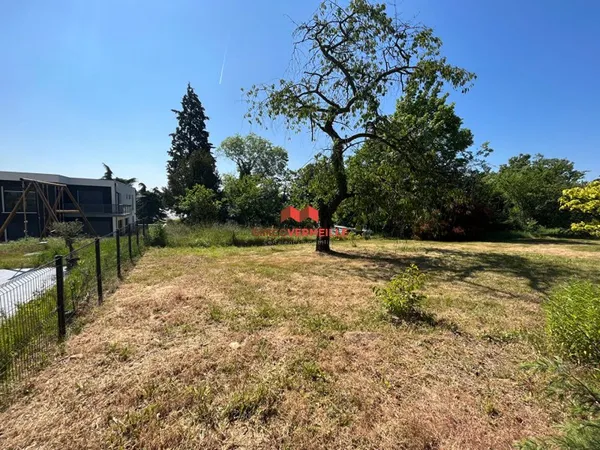 Terrain 1098 m²