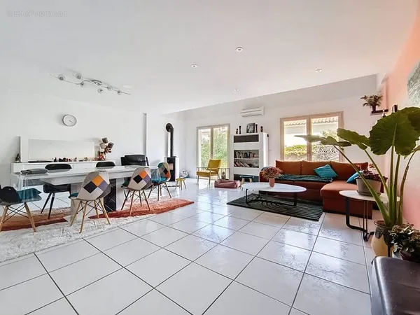 Villa 3 faces 133 m2 avec garage 4 chambres Terrain 847 m2 piscinable