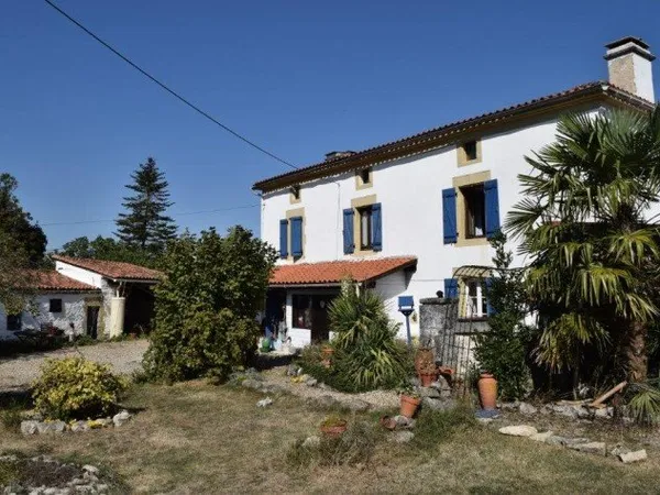 Belle Maison avec Gite Et Piscine Chauffée