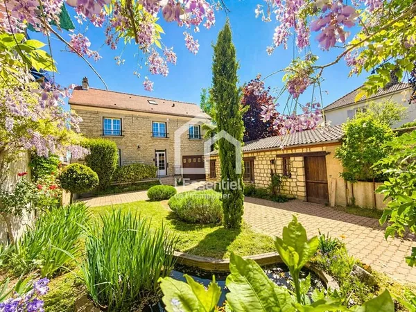 EXCLUSIVITÉ !!! Maison de charme en pierre, centre-ville, jardin paysager avec dépendance