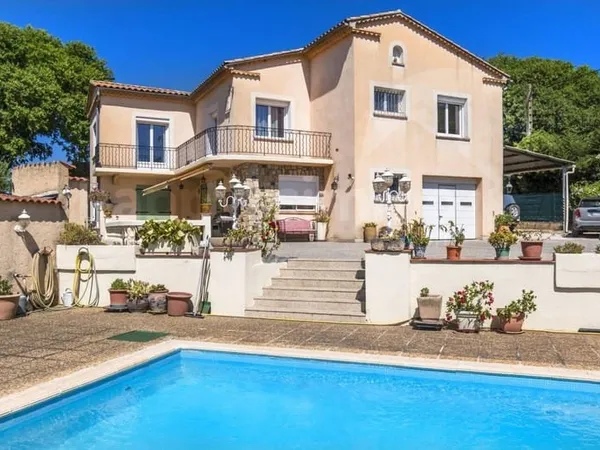 Maison 7 pièces 220 m²
