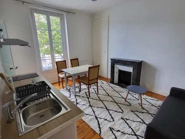 Deux pièces meublé avec terrasse dans quartier recherché - Libération proche gare