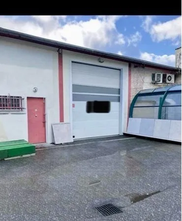 Local commercial, dépôt, Entrepôt avec bureau et toilettes