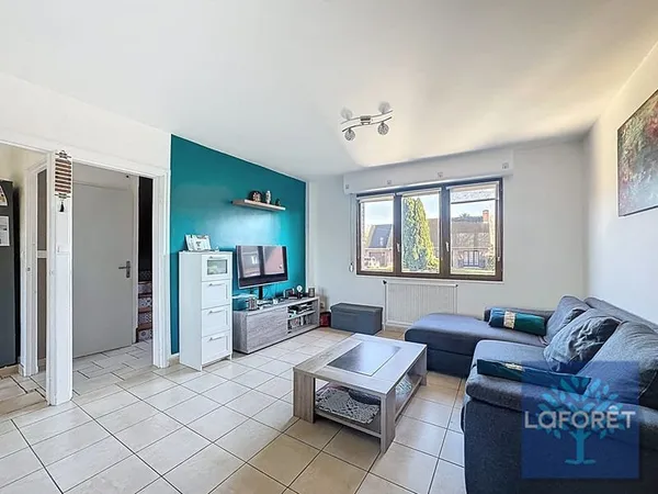 Maison en quartier résidentiel à Maing