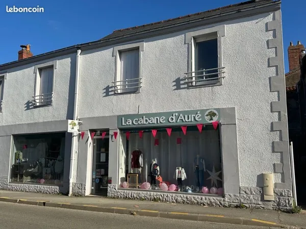 Loue local commercial, pas de porte, vitrine, boutique, dépôt, plein coeur St Philbert, 10 mn Machec
