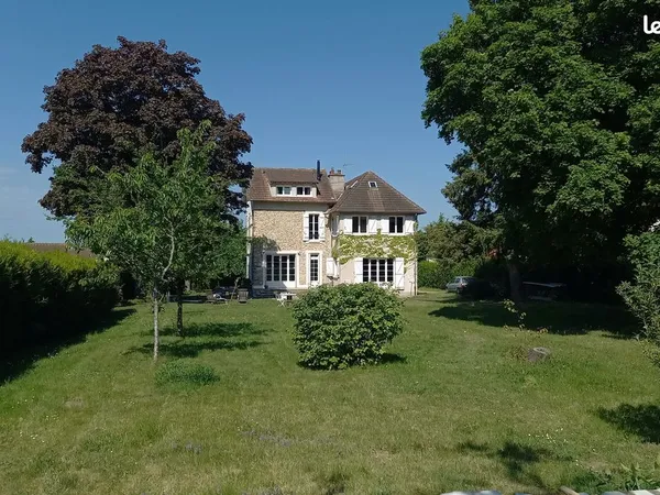 Maison . 8 pièces . 197 m² Terrain 1883 m²