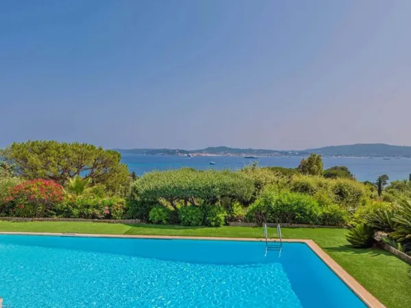 Villa avec vue mer panoramique sur le Golfe de Saint-Tropez