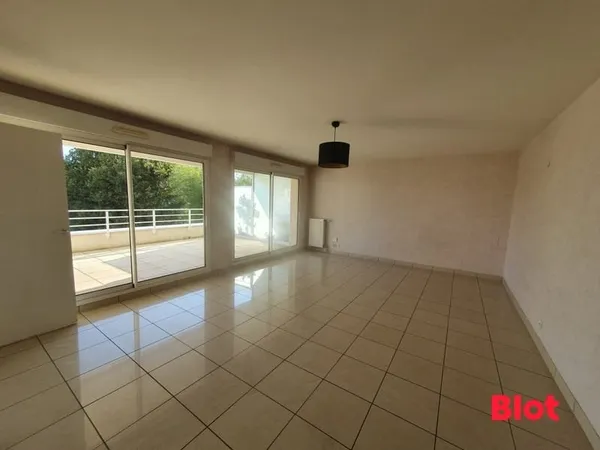 A LOUER - RENNES FOUGERES - Appartement 3 pièce(s) - 83 m2 - Balcon - Stationnements