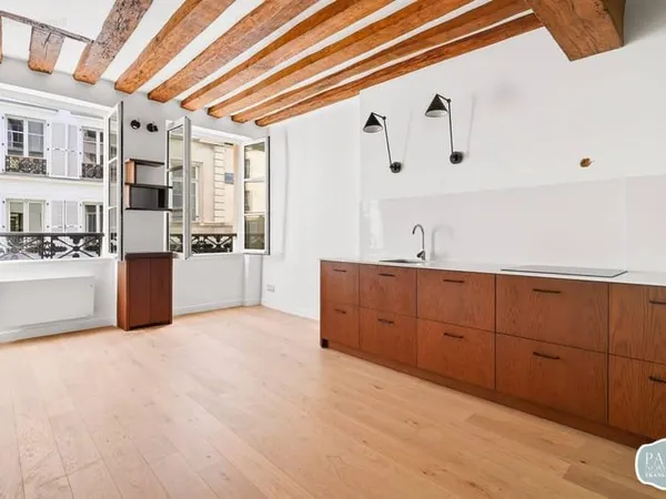 Exclusivité - Paris 4ème - Rue du Temple - un appartement 2 pièces de 42,65m2 avec une terrasse