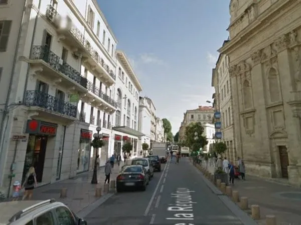 Local commercial 327 m²