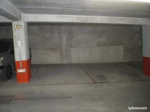 Place de parking sécurisée - Évry (16 Square Élie Reclus)