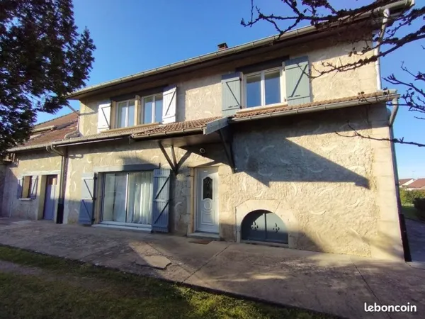 Maison 8 pièces - 238m²