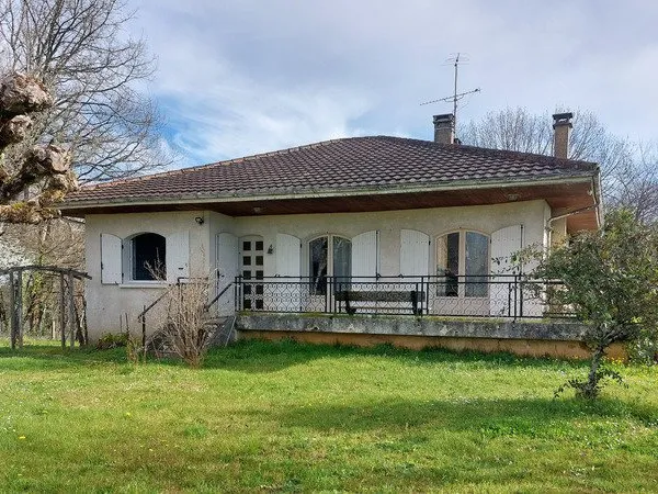 Maison 5 pièces 91 m² avec 3 chambres, sous-sol intégral, 2 garages et fort potentiel à Siorac-en-Pé