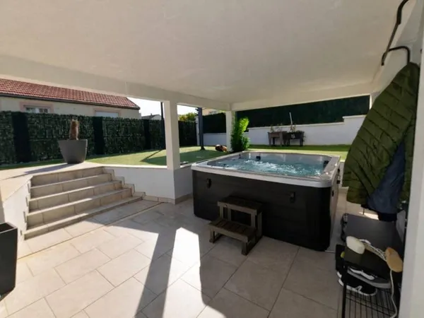Maison de plain-pied 9 pièces 191 m²
