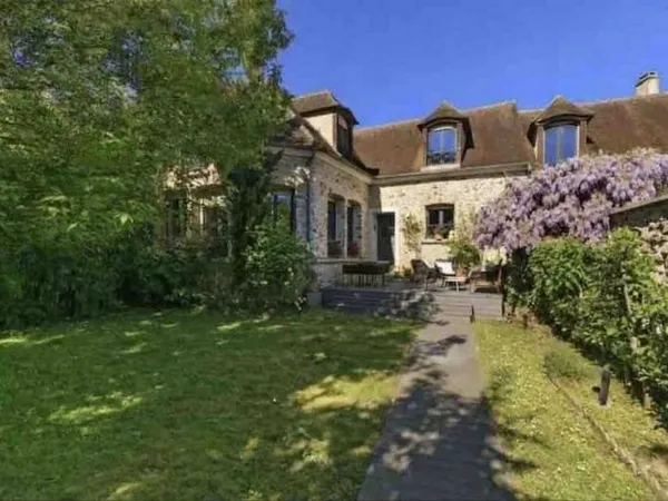 Pavillon 8 pièces 240 m²