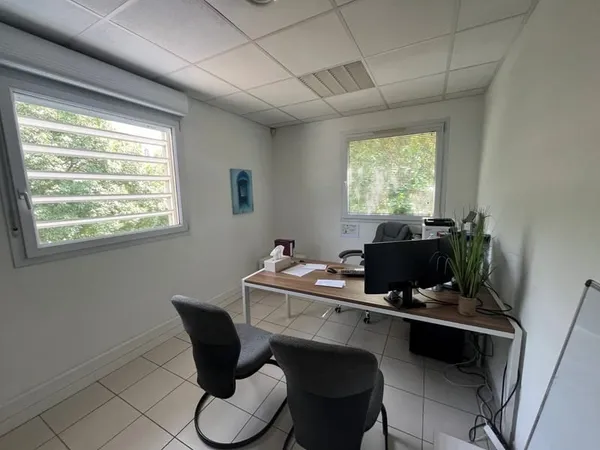 NIMES PARC KENNEDY Bureaux de 137 m2 avec 10 stationnements