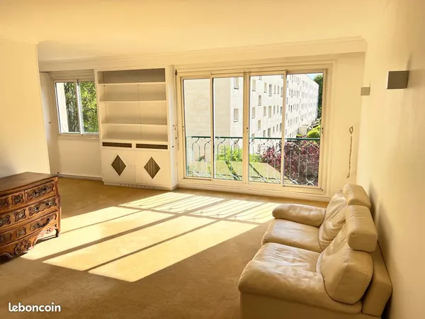 Appartement très ensoleillé à Ville d'Avray, résidence Monastère