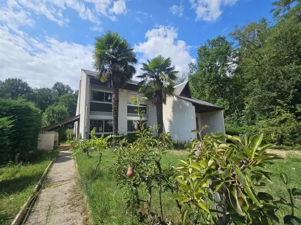 Villa spacieuse avec piscine à Villemandeur