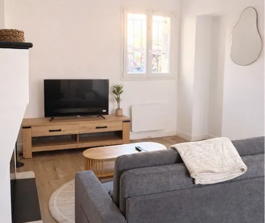Maison 70 m² rénovée - 2 chambres - jardin - centre Saint-Ciers - DPE D