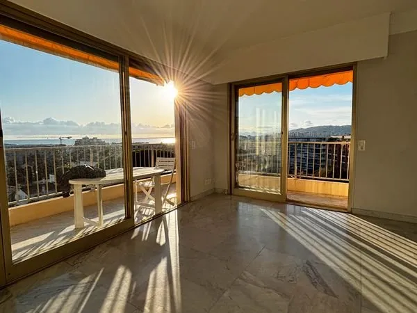 Juan les pins - dernier etage - vue mer