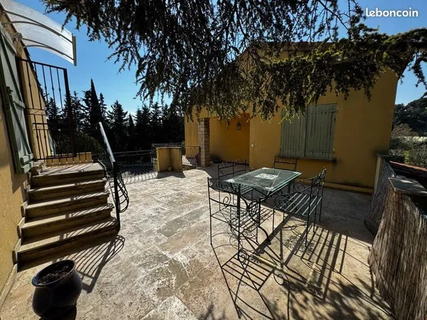 Studio indépendant avec terrasse