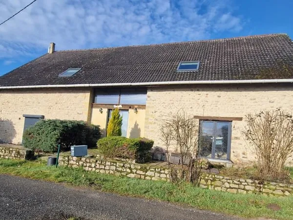maison au bout d'une impasse dans un cadre optimal entouré de verdure