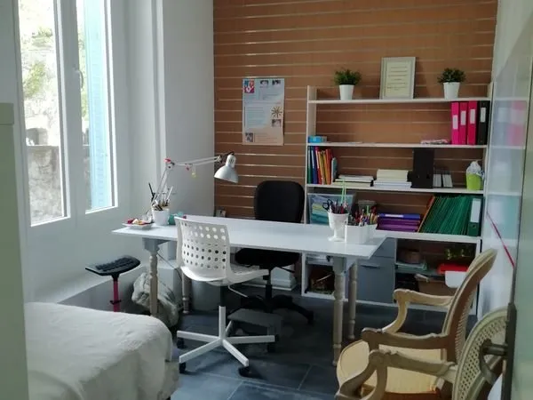Bureau et espace de travail Location Montfort-l'Amaury  17m² 520€