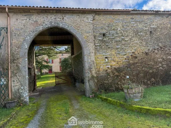 Demeure - 692m² - La Châtaigneraie