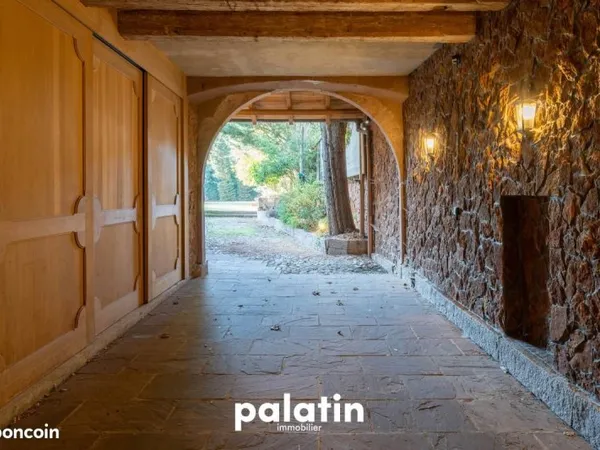 Maison 11 pièces 650 m²