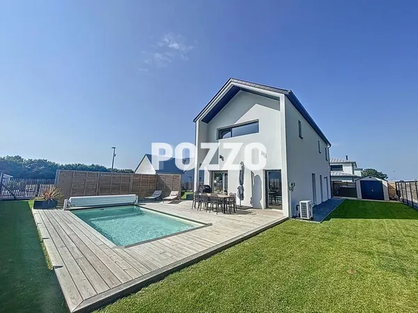 Maison de 6 pièces à vendre à Saint Pair sur Mer commerces à pieds ,piscine chauffée