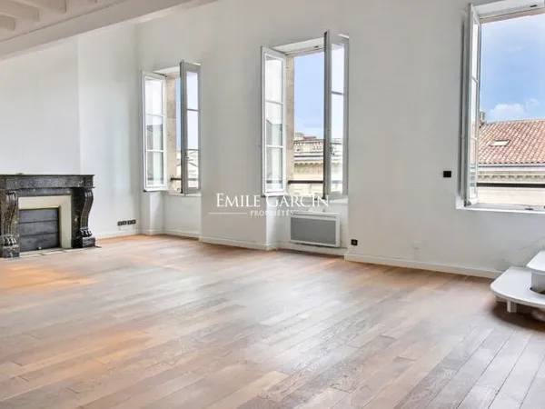 Appartement avec ascenseur, cave et parking à vendre - Bordeaux Triangle d'Or
